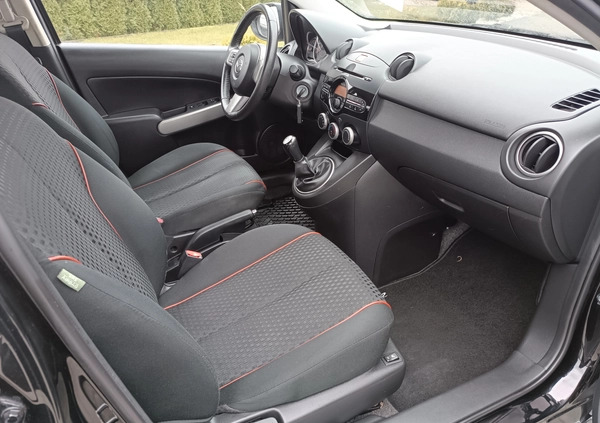 Mazda 2 cena 23900 przebieg: 134000, rok produkcji 2013 z Białobrzegi małe 254